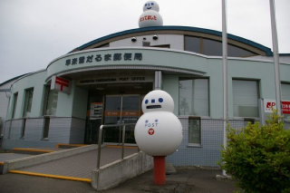 Illustration for article titled Unique Japanese Mail Boxes Are Wonderful in Rain or Shine